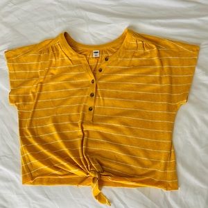 yellow summer knotted top